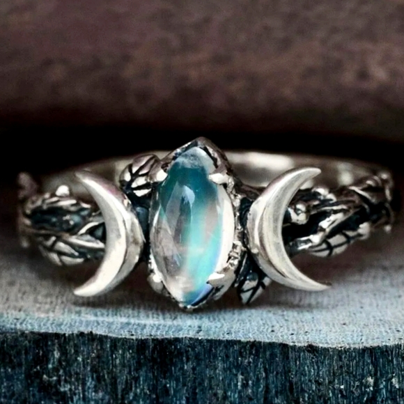 Natural Kharma by Avelon Jewelry - Moonstone Moon 🌙 phase sterling ring 💍